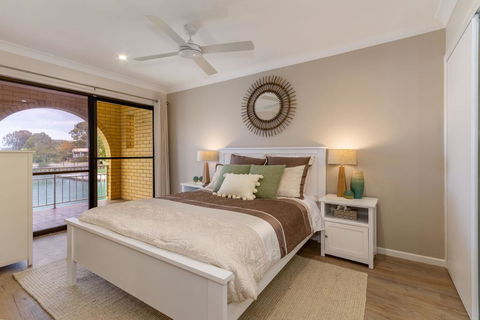 Elegant Waterfront Gem Where The Ocean Meets The Canal! - Hotel VIC 2