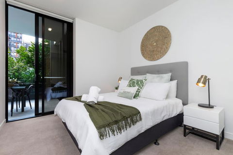Emp - Work Remotely While Enjoying Your Stay - Hotel VIC 2