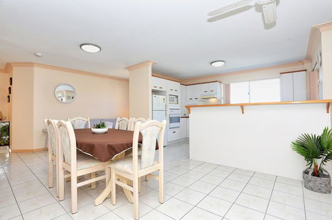 Enjoy Sunsets And Waterviews From Your Private Balcony - Hotel VIC 2