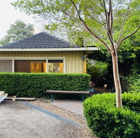 Book Blaxland Accommodation Vacations Hotel VIC Hotel VIC