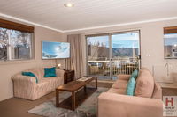 Erulisse-Spacious townhouse with magical lake views