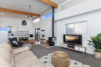 Book Illowa Accommodation Vacations Hotel VIC Hotel VIC