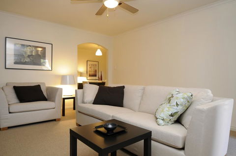 Feathers Serviced Townhouse - Hotel VIC 3