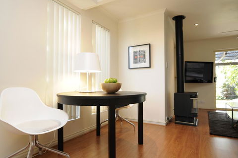 Feathers Serviced Townhouse - Hotel VIC 2