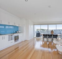 Four Kings Apartment - Deluxe 2br 3 - Hotel VIC