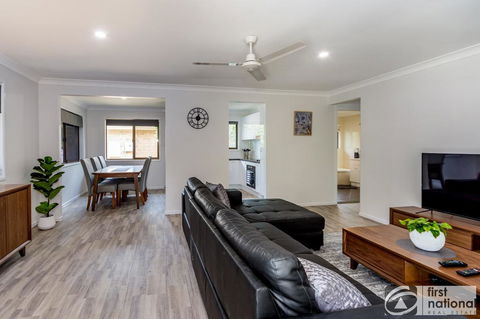 Freshly Revovated Dog Friendly House Walking Distance To Waterfront! - Hotel VIC 1
