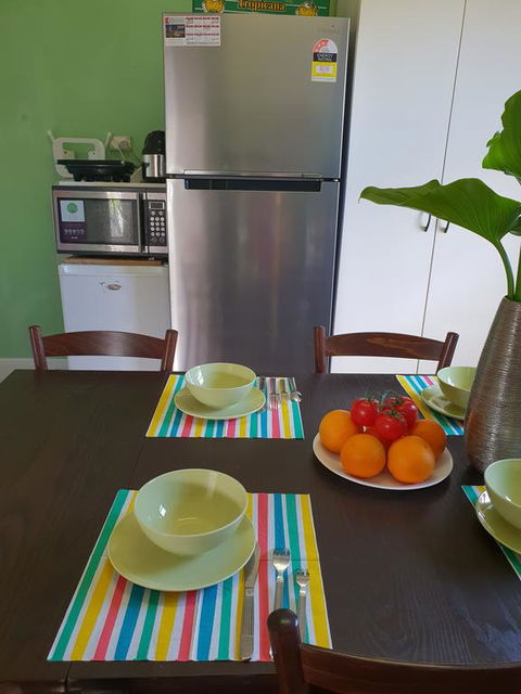 GIRLS ONLY. Large Bedroom With KING Bed, Close To Everything - Hotel VIC 3