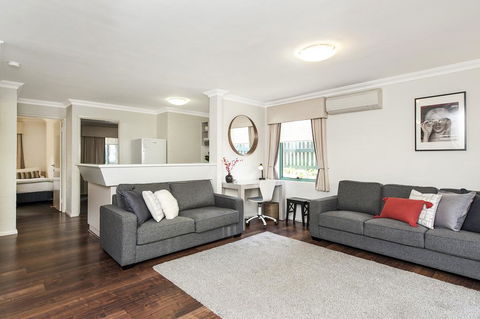 Hay St - Subi - Hotel VIC 2
