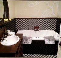 Henrietta's Country House - Hotel VIC