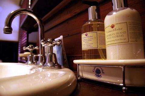 Henrietta's Country House - Hotel VIC 2