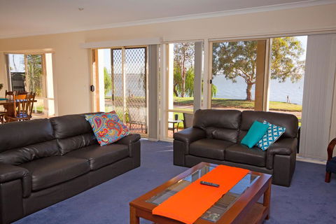 Lake Boga Waterfront Holiday House - Hotel VIC 2