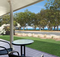 Large family waterfront home with room for a boat - Welsby Pde Bongaree - Hotel VIC