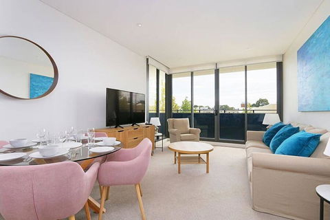 Large Modern 2 Bedroom Apartment Near Lake Claremont - Hotel VIC 0