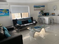 Book Barrack Point Accommodation Vacations Hotel VIC Hotel VIC