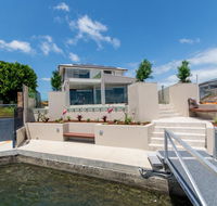 Luxury Waterfront Family Entertainer on Dolphin - Hotel VIC
