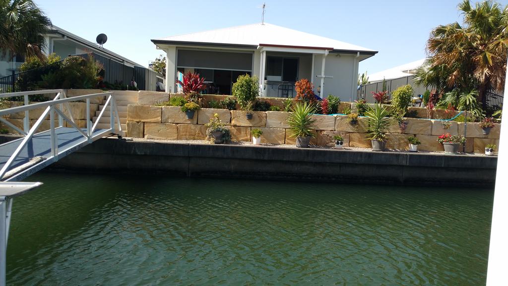 Arana Hills QLD Hotel VIC