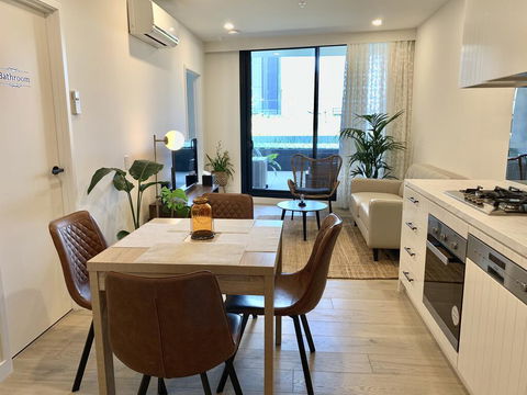 M-City 2 BR And 2 BA Apartment With Parking - Hotel VIC 0