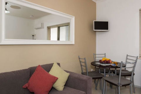 M104 Central Location In Free Transit Zone - Hotel VIC 0