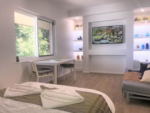 M207 Within The Free Transit Zone. Central Studio - Hotel VIC 3