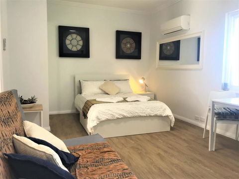 M207 Within The Free Transit Zone. Central Studio - Hotel VIC 1