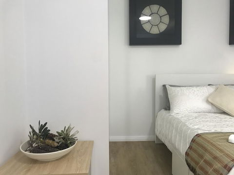 M207 Within The Free Transit Zone. Central Studio - Hotel VIC 2