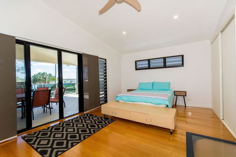 Magical Holiday Home - Welsby Pde, Bongaree - Hotel VIC 3
