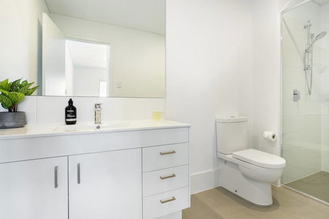 Minimalist Penthouse Condo With Skyline Vistas - Hotel VIC 3