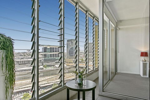 Modern Two Bedroom Apartment In Melbourne CBD - Hotel VIC 3