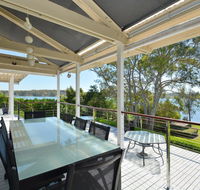 Morisset Bay Waterfront Views Lake House looking over Trinity Marina - Hotel VIC