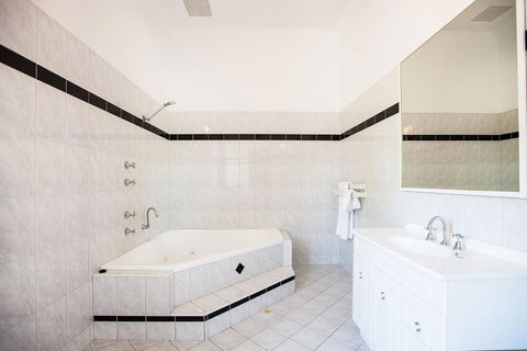 Captain Stirling Hotel - Hotel VIC 26