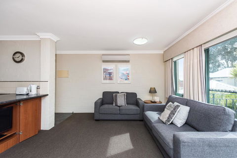Subiaco Village 20 - Hotel VIC 4