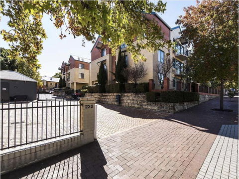 Subiaco Village 20 - Hotel VIC 19