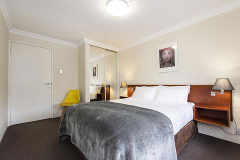 Subiaco Village 20 - Hotel VIC 12