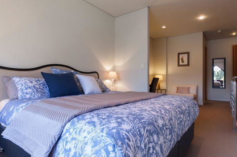 Cloisters - Hotel VIC 10