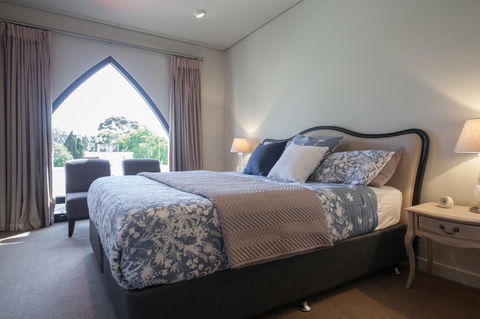 Cloisters - Hotel VIC 11