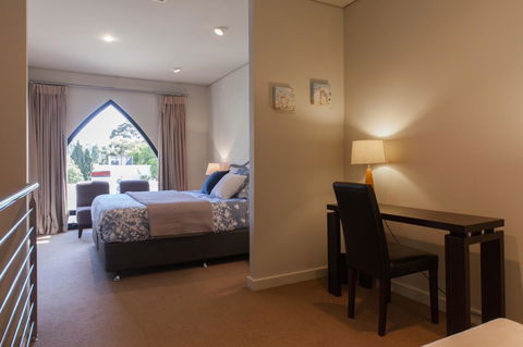 Cloisters - Hotel VIC 12