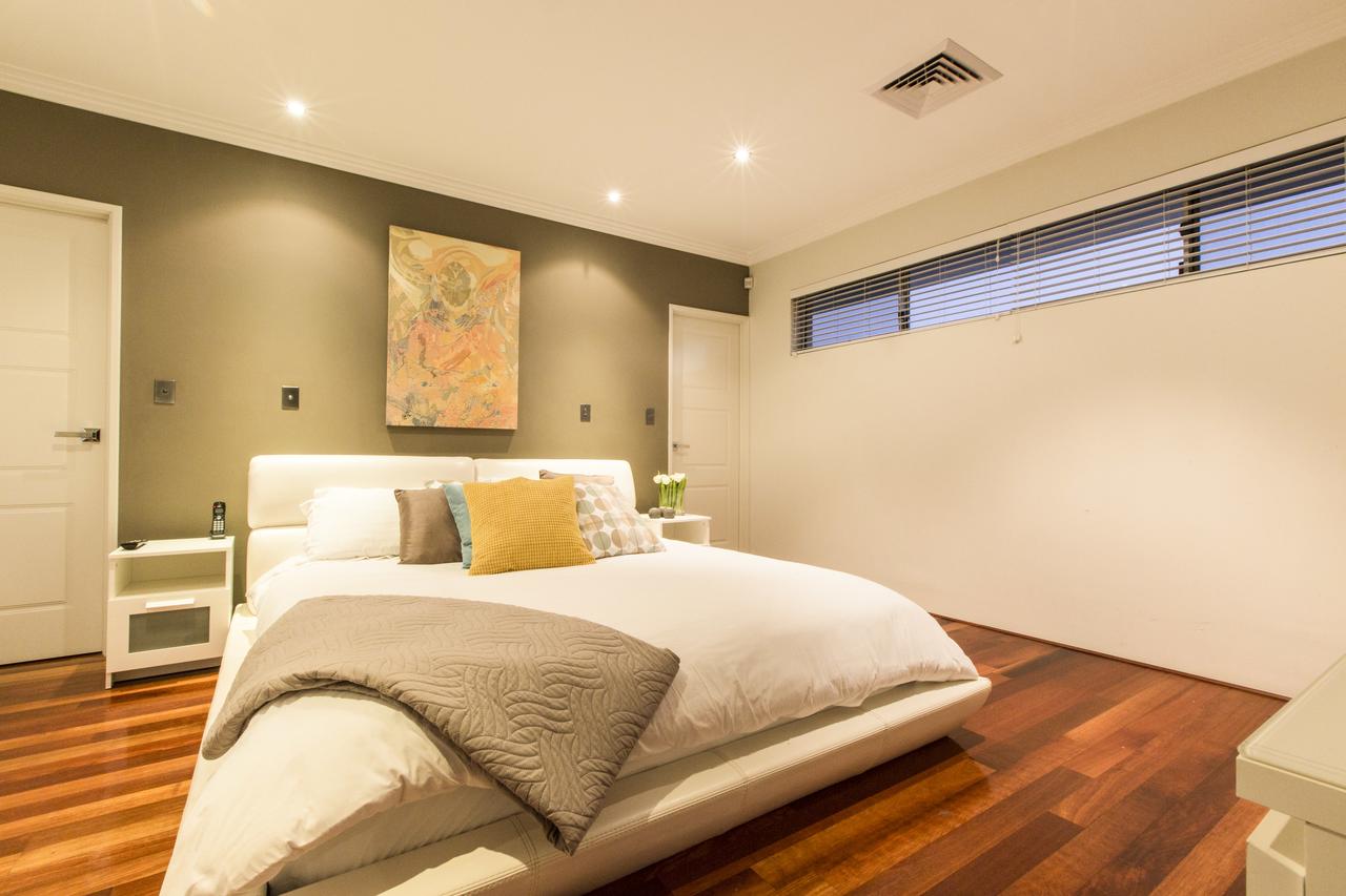 Ardross WA Hotel VIC