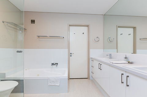 The White Pearl Penthouse - Hotel VIC 17
