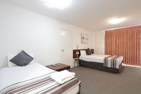 Atrium Hotel Mandurah - Hotel VIC 1