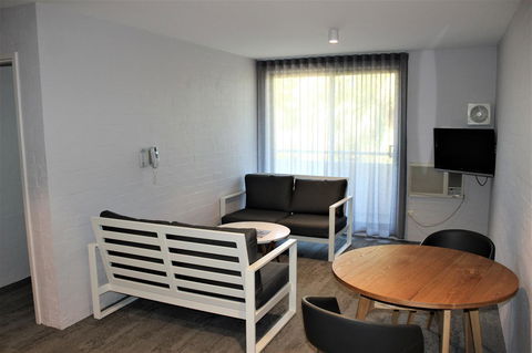 Atrium Hotel Mandurah - Hotel VIC 4