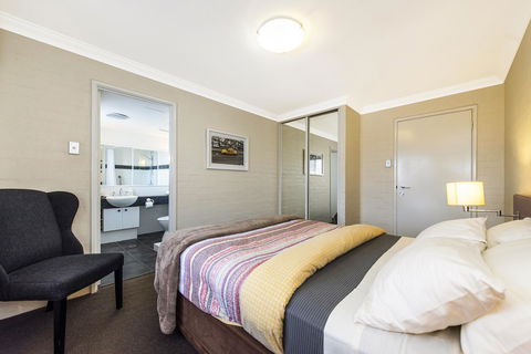 Subiaco Village 18 - Hotel VIC 13