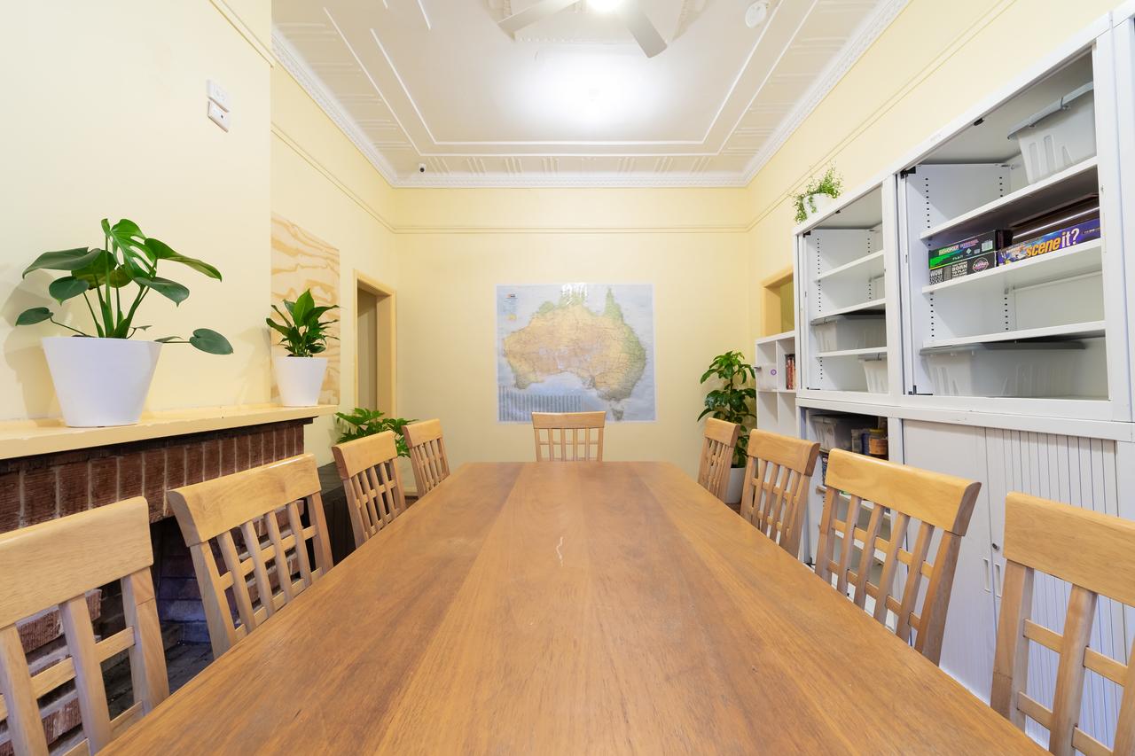 Floreat WA Hotel VIC