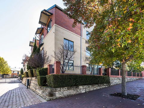 Subiaco Village 28 - Hotel VIC 25