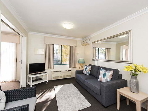 Subiaco Village 28 - Hotel VIC 2