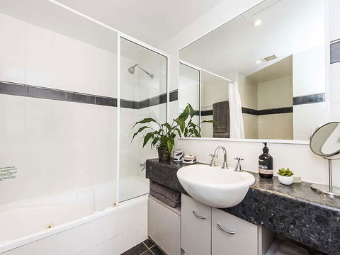 Subiaco Village 28 - Hotel VIC 11