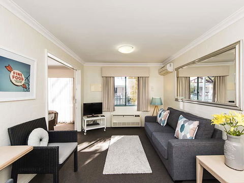 Subiaco Village 28 - Hotel VIC 1