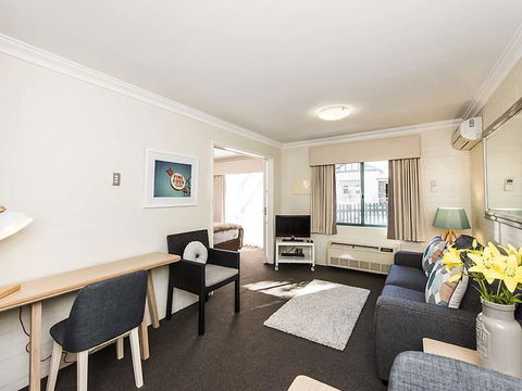 Subiaco Village 28 - Hotel VIC 6
