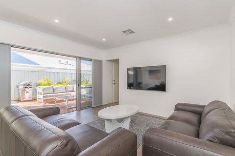 Karrinyup Waters Luxury House Rental - Hotel VIC 9