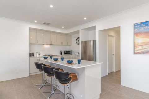 Karrinyup Waters Luxury House Rental - Hotel VIC 8