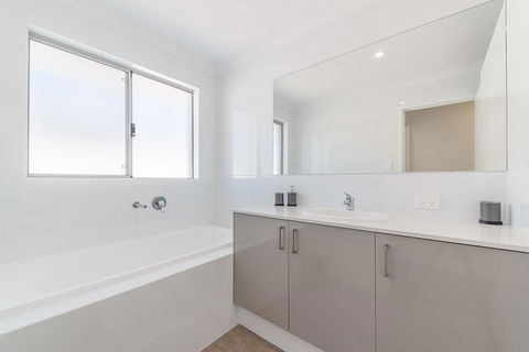 Karrinyup Waters Luxury House Rental - Hotel VIC 6